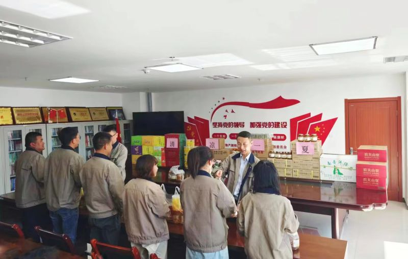 情系職工，夏送清涼&mdash;&mdash;朝物開投公司開展夏日送清涼活動(dòng)