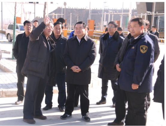 省委副書記、省長(zhǎng)郝鵬視察青海曹家堡保稅物流中心