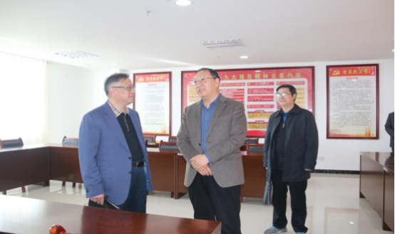 省委常委、省總工會(huì)主席馬吉孝等一行蒞臨青海物產(chǎn)集團(tuán)公司視察，調(diào)研指導(dǎo)道路貨運(yùn)企業(yè)建會(huì)、貨運(yùn)司機(jī)入會(huì)等工作