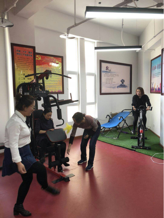 魅力女性、快樂巾幗