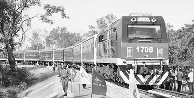 搭中國快車，促非洲發(fā)展